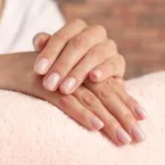 Gel av! Hur reparerar man skadade naglar efter gelpolvermanikyr?