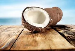 Enkel kokosolja - ett komplext skydd av hår som behöver förstärkning